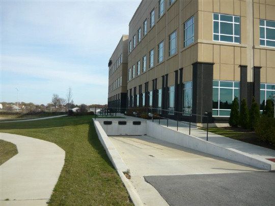 BELL VALLEY COMMONS: 1252 Bell Valley Rd, Rockford, IL 61108